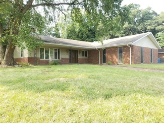 4726 Locksley Dr E, Rensselaer, IN 47978