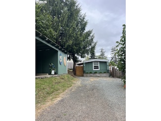 1938 Maryland Ave, Myrtle Point, OR 97458