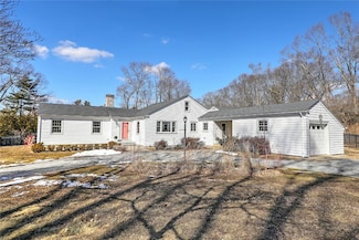 4 Echo Dr, Barrington, RI 02806
