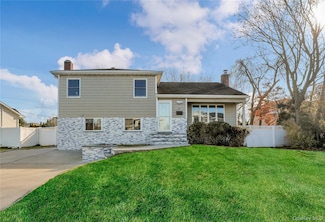 2 Walnut Dr, Syosset, NY 11791