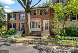 2864 Sutton Oaks Ln, Vienna, VA 22181