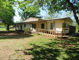 110 N 1st St, Anadarko, OK 73005