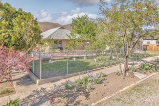 290 E 2nd St E, Huntington, OR 97907