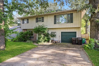 3025 Victoria Ave, McHenry, IL 60050