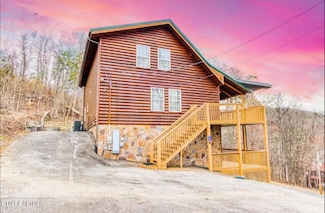 929 Smoky Ct, Gatlinburg, TN 37738