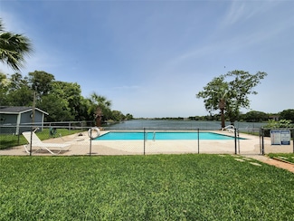 8936 Glacier Ave, Texas City, TX 77591