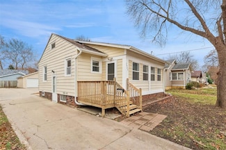 3425 SW 13th St, Des Moines, IA 50315