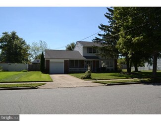 521 Sheridan Dr, Gibbstown, NJ 08027