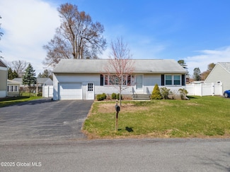 36 Red Fox Dr, Albany, NY 12205