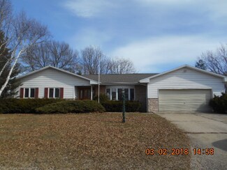 1107 Malibu Dr, Henry, IL 61537