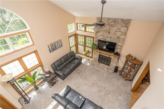 8016 Cobblestone Rd, Urbandale, IA 50322