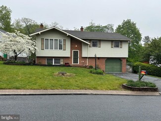 302 Sunset Ln, Lebanon, PA 17046