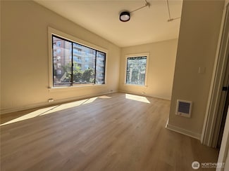 314 E Mercer St Unit 2B, Seattle, WA 98102