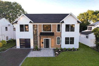 33 Page Ln, Westbury, NY 11590
