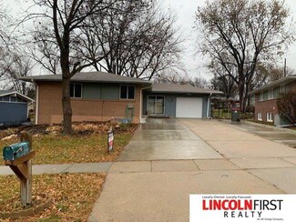 1120 Carlos Dr, Lincoln, NE 68505