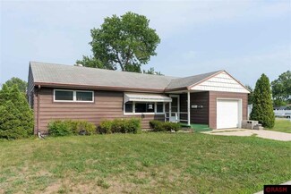 1103 N Washington Ave, Saint Peter, MN 56082