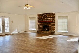 128 Schreiber Dr, Haslet, TX 76052