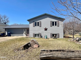 115 N 15th St, Oakes, ND 58474