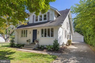 215 Media Line Rd, Broomall, PA 19008