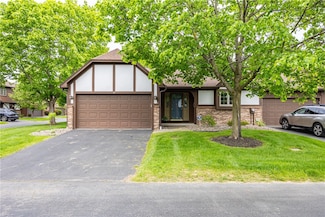 30 Cambridge Ct, Fairport, NY 14450