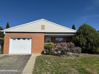 2 Santo Domingo Dr, Toms River, NJ 08757