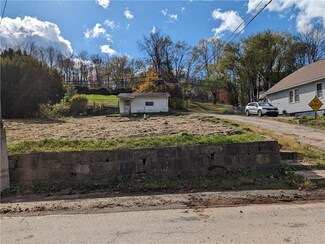 425 Huntingdon Rd, Yukon, PA 15698