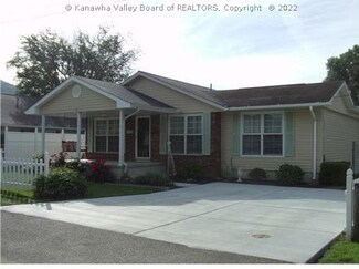 106 Planck Dr, Nitro, WV 25143