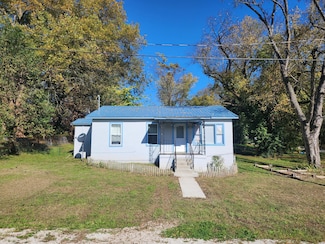 204 College St, Greenfield, MO 65661
