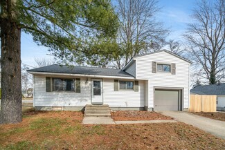 618 Benhoy St, Plainwell, MI 49080