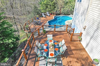 1702 Hunts End Ct, Vienna, VA 22182