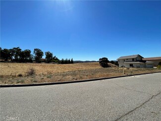 2140 Holly Dr, Lake Nacimiento, CA 93446