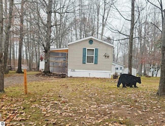 1265 Channel Way, Gladwin, MI 48624