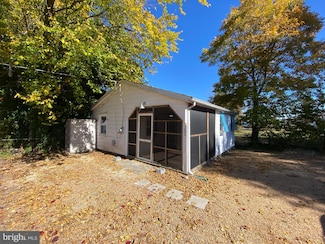 205 N Irving Ave, Colonial Beach, VA 22443