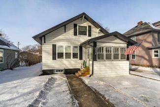 1114 Cottonwood St, Grand Forks, ND 58201