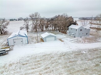 1736 210th St, Winterset, IA 50273