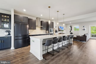 2627 Loganberry Dr, Herndon, VA 20171