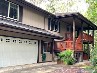 21 N Beaver Place N, Hoodsport, WA 98548