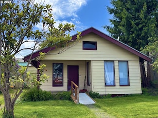 1074 Fir Ave, Reedsport, OR 97467