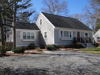 21 Milton St, Teaticket, MA 02536