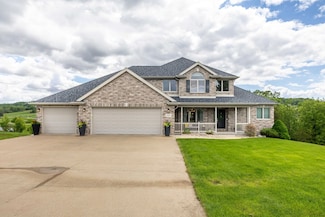 8748 Kemp Ct, Dubuque, IA 52003