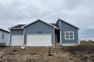 952 NE 64th Ave, Des Moines, IA 50313