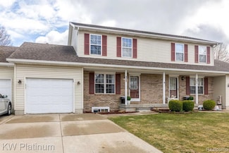 1421 Whispering Woods Ln, Marysville, MI 48040