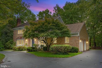 9225 Vendome Dr, Bethesda, MD 20817