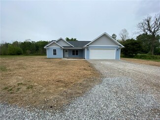 3389 E Bridgewater Rd, Scottsburg, IN 47170