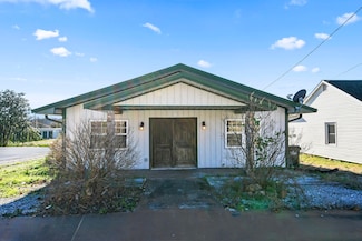 212 E Washington Ave, Pierce City, MO 65723