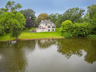 20450 Lakeview Ave, Excelsior, MN 55331