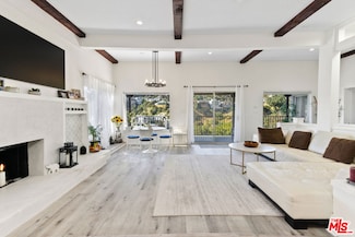 1923 Sunset Plaza Dr, Los Angeles, CA 90069