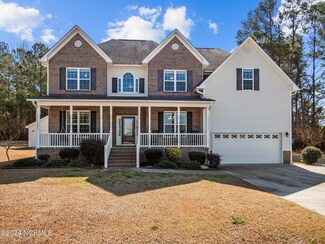 130 Farmington Dr, Richlands, NC 28574