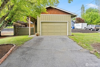 8824 NE 152nd St, Kenmore, WA 98028