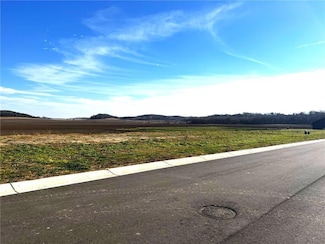 90 Rolling Hills Dr, Elgin, MN 55932